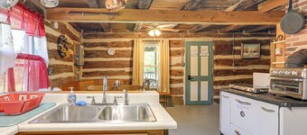 5 Mi to State Parks: Penfield Cabin w/ Fire Pit!