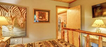 Private Pool: Fun Riverfront Retreat in Hamilton!