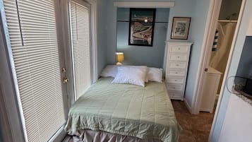 1 soverom, strykejern/-brett, wi-fi (inkludert) og sengetøy