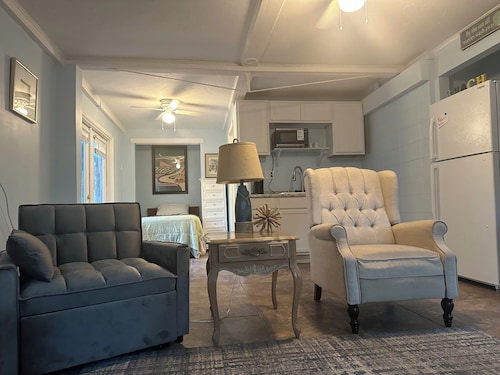 Siesta Key studio close to everything!