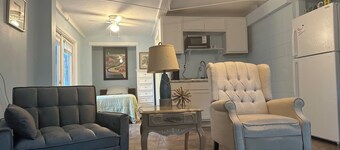 Siesta Key studio close to everything!