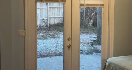 Siesta Key studio close to everything!