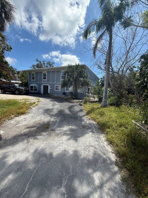 Exterior - Siesta Key studio close to everything! (Siesta Key)