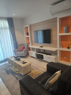 Apartamento, balcón | Zona de estar