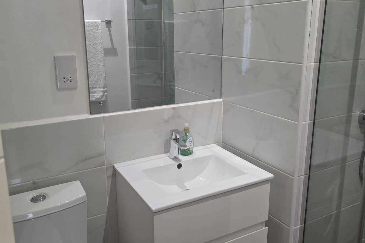 Bathtub, towels, soap, shampoo