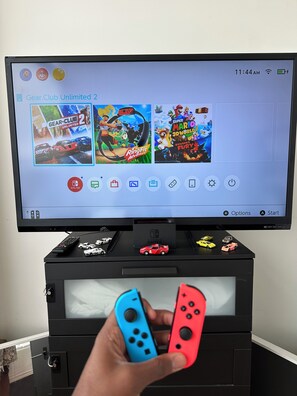 Game room - Historic Gem w/ Iconic Views! (Detroit)