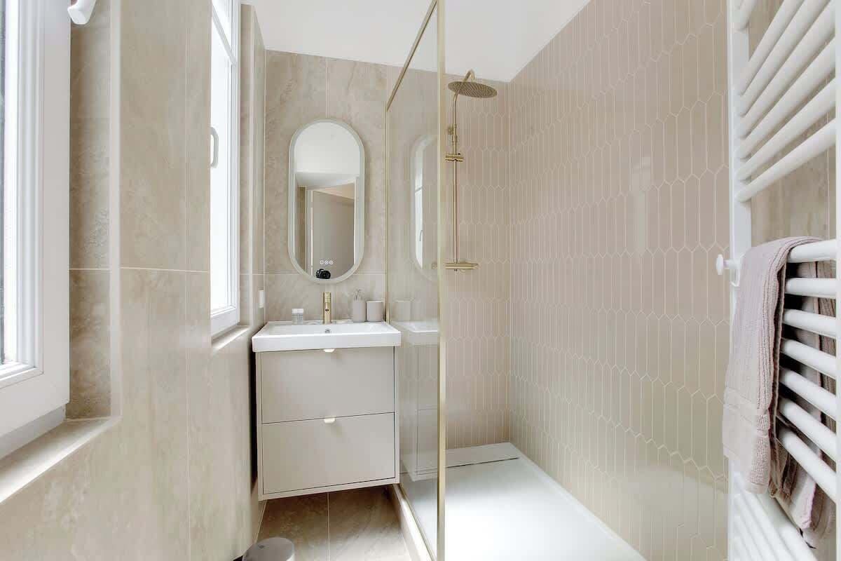 Douche, sèche-cheveux