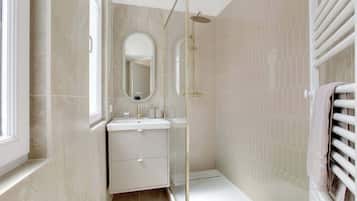 Douche, sĂšche-cheveux