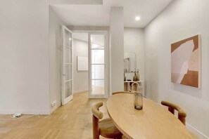Dining - Élégance & Confort Parisien – 4 personnes (Paris)