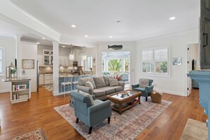 Smart TV, offices - Hydrangea House in Gated Compass Point, sleeps 12 with a pool (St Simons Island)