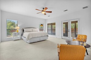 3 Schlafzimmer, Schreibtisch, Bügeleisen/Bügelbrett, WLAN