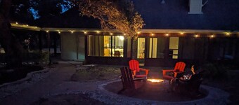 Charming Kyle Retreat with Pool, Porch & Walk to Downtown