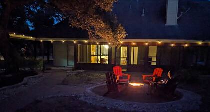 Charming Kyle Retreat with Pool, Porch & Walk to Downtown