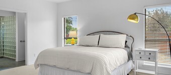 Charming Kyle Retreat with Pool, Porch & Walk to Downtown