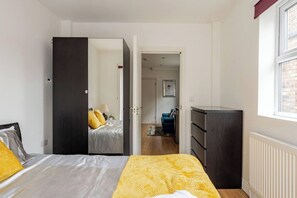 1 bedroom, iron/ironing board, free WiFi, bed sheets - Impeccable 1-bed Apartment in London (London)