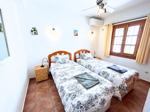 4 bedrooms, iron/ironing board, free WiFi, bed sheets