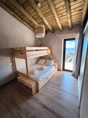 5 camere, ferro/asse da stiro, Wi-Fi