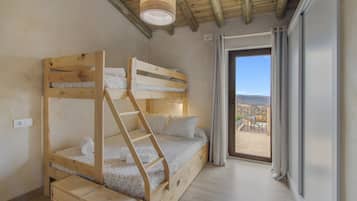 5 bedrooms, iron/ironing board, WiFi