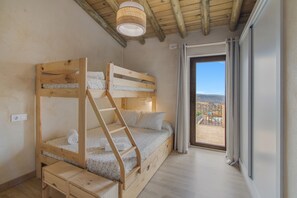 5 Schlafzimmer, Bügeleisen/Bügelbrett, WLAN