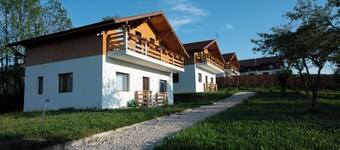 2-Bedroom Chalet Near Dracula’s Castle – Your Cozy Escape