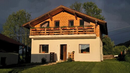 2-Bedroom Chalet Near Dracula’s Castle – Your Cozy Escape