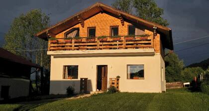 2-Bedroom Chalet Near Dracula’s Castle – Your Cozy Escape