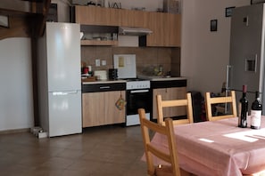 Oven, stovetop, dishwasher