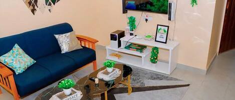 Departamento clásico | Área de sala de estar | Smart TV de 32 pulgadas con canales digitales