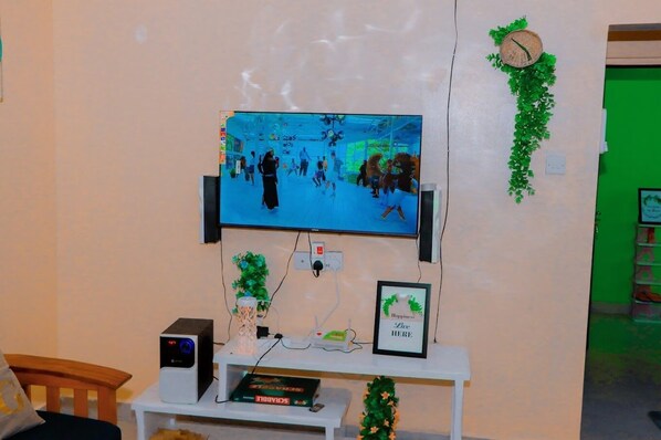 Television - Lux Suites Emparnat Homes Kajiado (Kajiado)