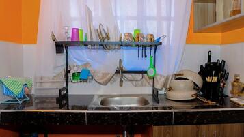 Classic Apartment | Private kitchen | Fridge, microwave, cookware/dishes/utensils