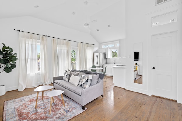 Apartamento luxo, sacada | Área de estar