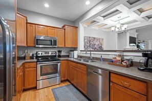 Fridge, microwave, oven, stovetop - Hilltop 3BR for 10, Private Garage, Skyline Views (Covington)