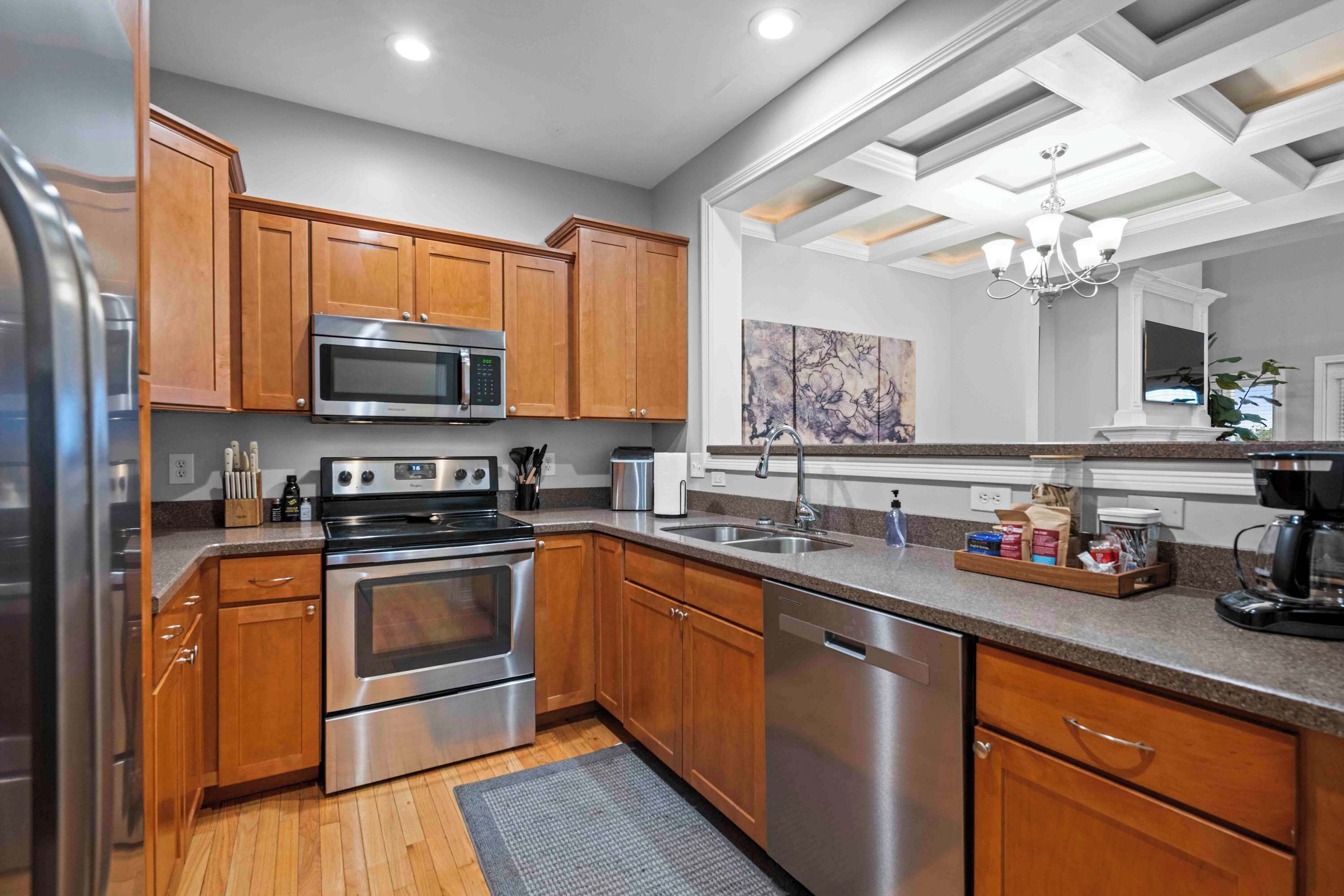 雪櫃、微波爐、焗爐、爐具