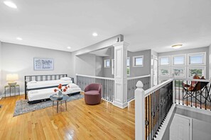 3 bedrooms, iron/ironing board, WiFi, bed sheets - Hilltop 3BR for 10, Private Garage, Skyline Views (Covington)