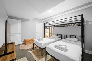3 bedrooms, iron/ironing board, WiFi, bed sheets