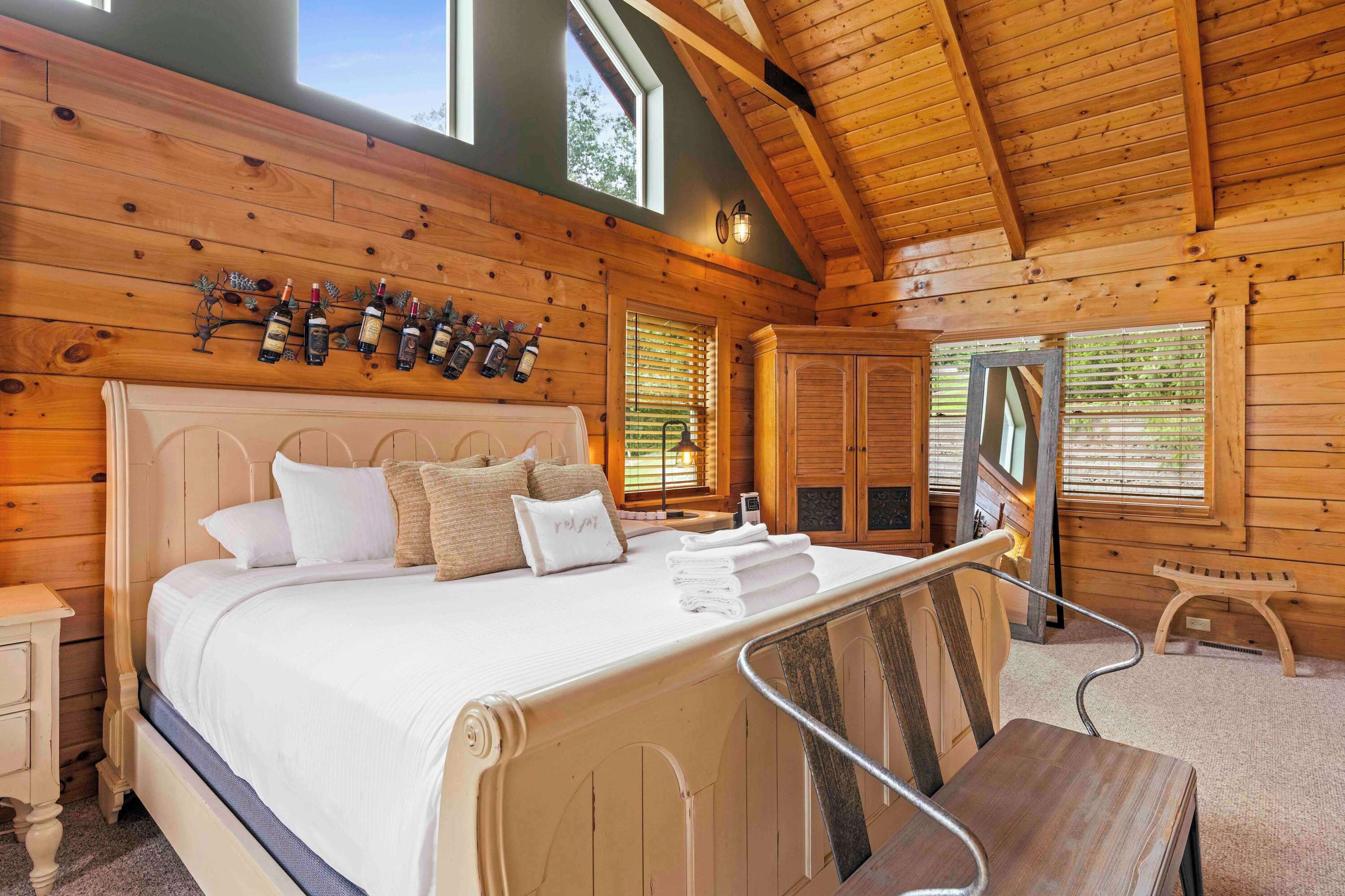 4 bedrooms, iron/ironing board, WiFi, bed sheets