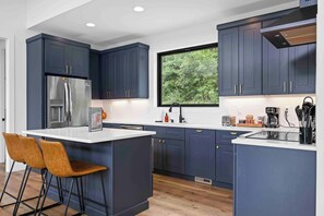 Unclassified image, 2 of 28, button