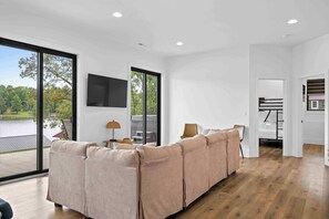 Unclassified image, 5 of 28, button