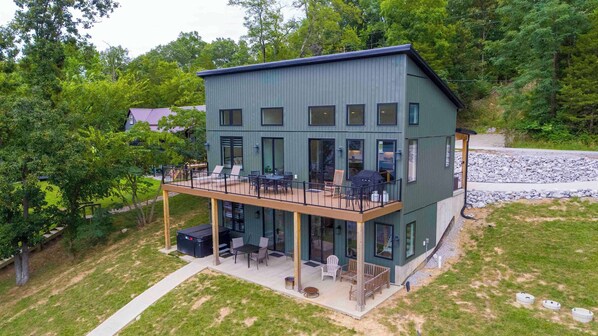 Unclassified image, 1 of 28, button