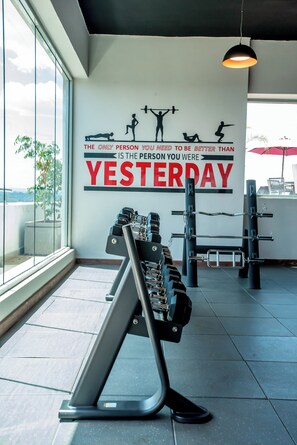 Fitness facility - Cozy 1-bedroom apartment in Westlands, Nairobi with Fast WiFi, Pool, Gym and AC (Nairobi)
