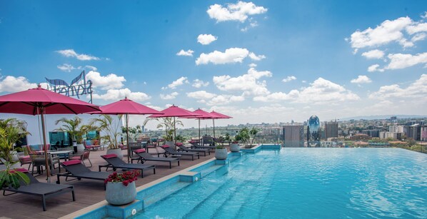 Pool - Cozy 1-bedroom apartment in Westlands, Nairobi with Fast WiFi, Pool, Gym and AC (Nairobi)