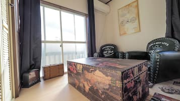 Blackout drapes, free WiFi, bed sheets