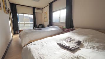 Villa, 4 Bedrooms, Non Smoking, Mountain View | Blackout drapes, free WiFi, bed sheets
