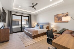 3 室のベッドルーム、デスク、アイロン / アイロン台、旅行用ベビーベッド