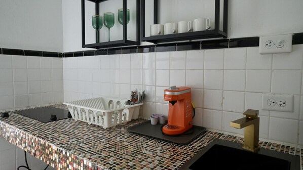 Stovetop, coffee/tea maker, cookware/dishes/utensils