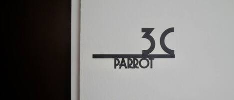 A logo with the number 30 and the word PARROT.