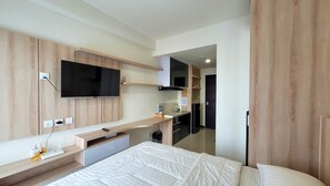 Căn hộ Deluxe, ban công, quang cảnh biển | Bàn ủi/dụng cụ ủi quần áo, truy cập Internet không dây miễn phí 