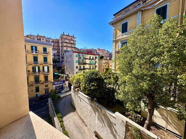 Doppia Comfort, vista città | Una scrivania, Wi-Fi gratuito