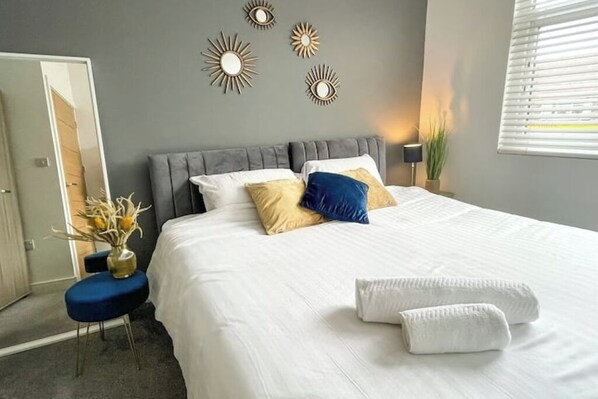 2 bedrooms, iron/ironing board, WiFi, bed sheets