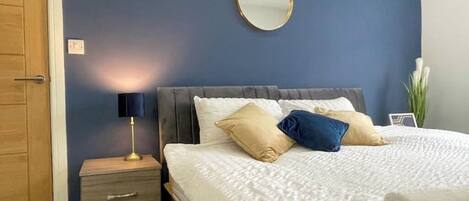 2 dormitoris, planxa i posts de planxar, wifi i roba de llit